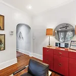 Light Filled 2 Bedroom In Myers Park With A Porch