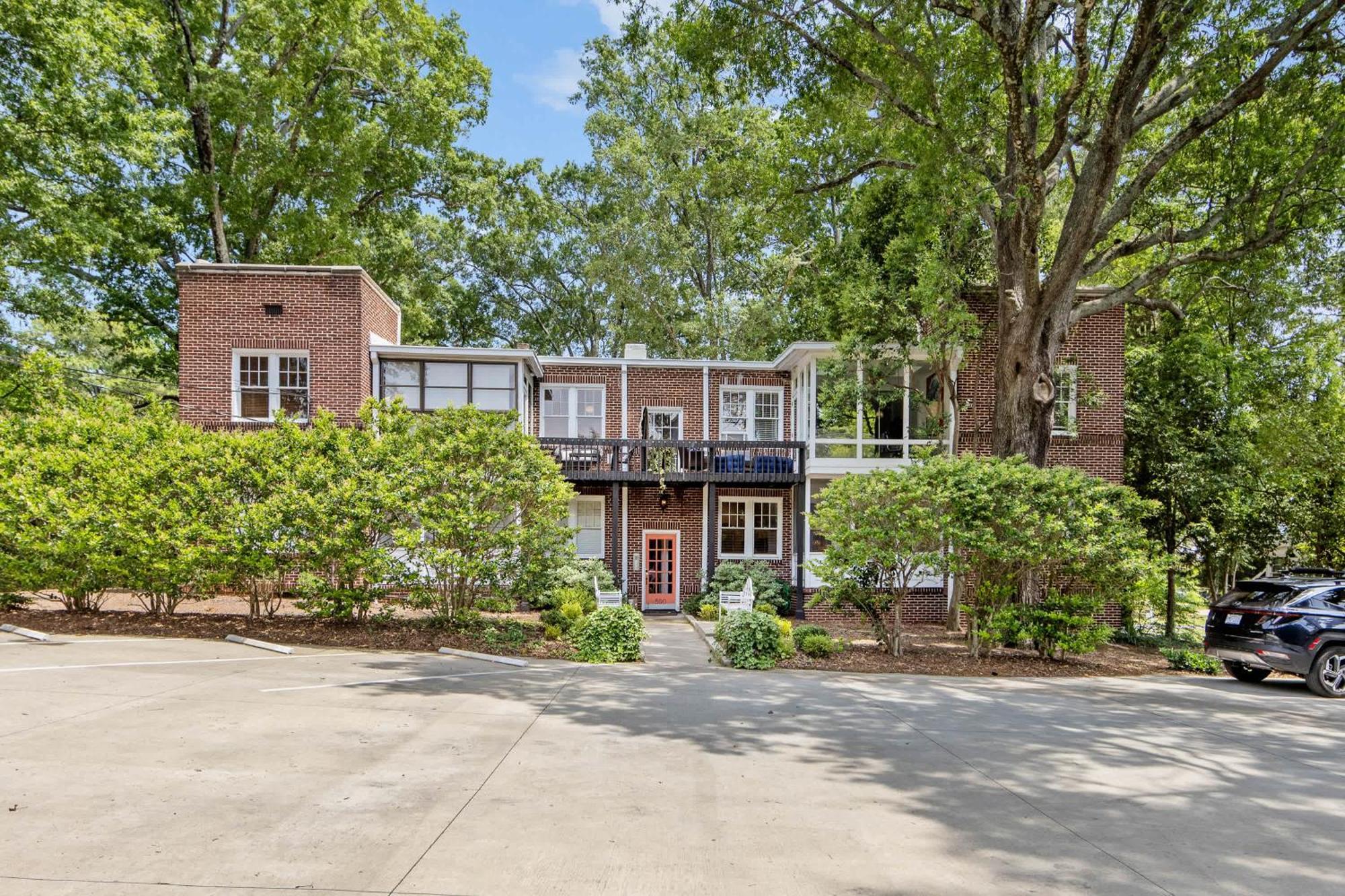 Holiday home Light Filled 2 Bedroom In Myers Park With A Porch