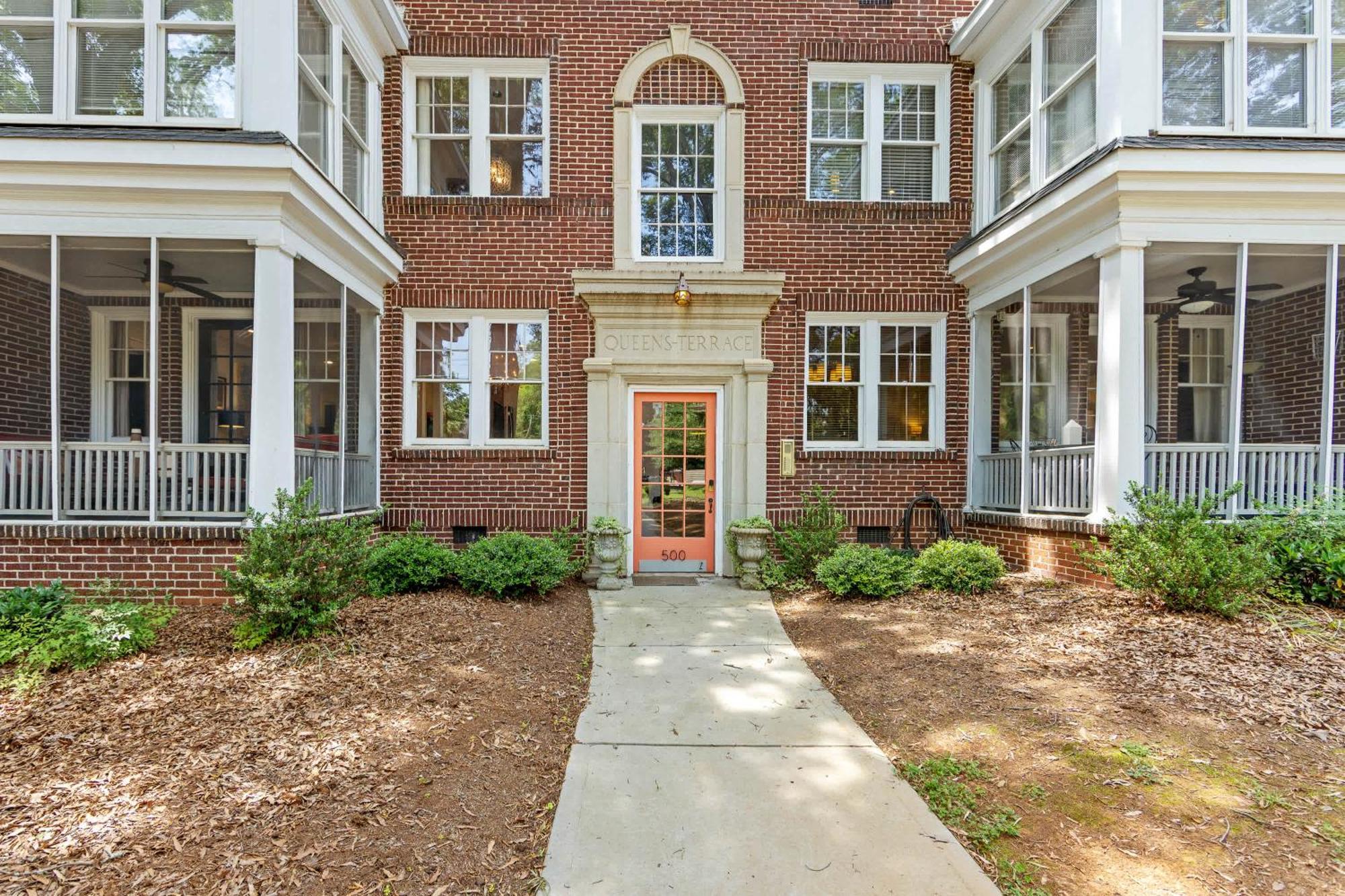 Light Filled 2 Bedroom In Myers Park With A Porch *