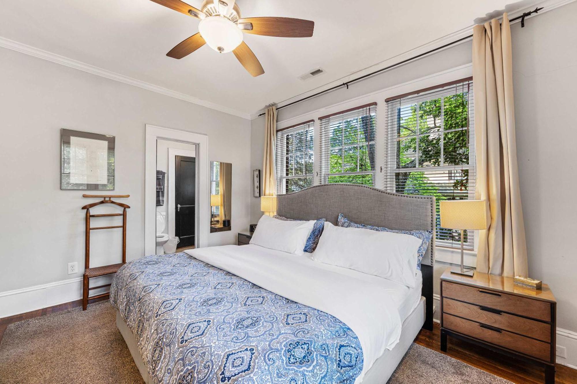 Light Filled 2 Bedroom In Myers Park With A Porch * Charlotte