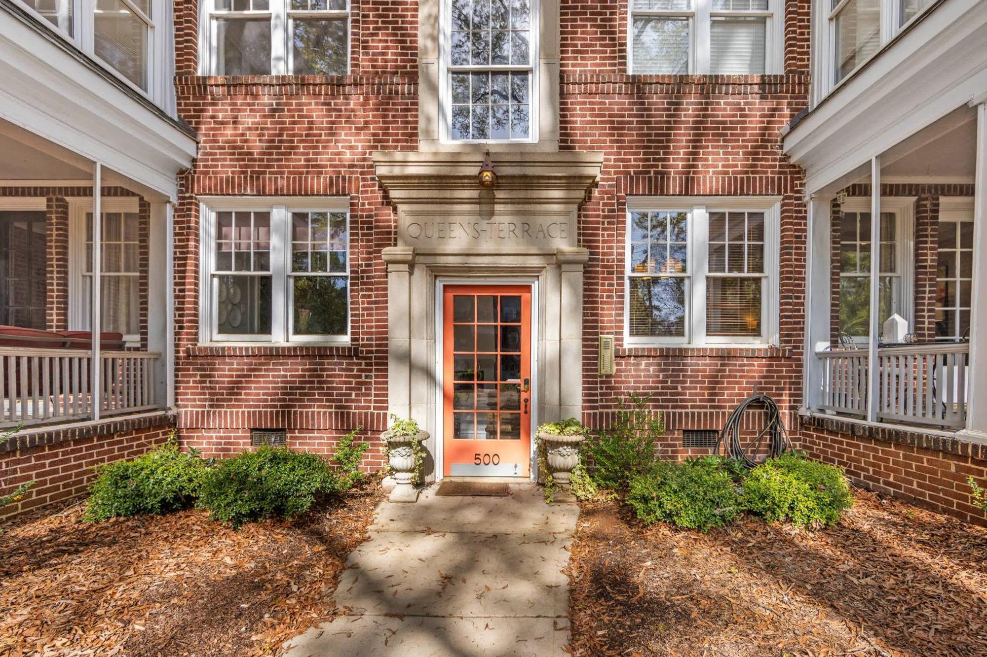 Light Filled 2 Bedroom In Myers Park With A Porch Holiday home