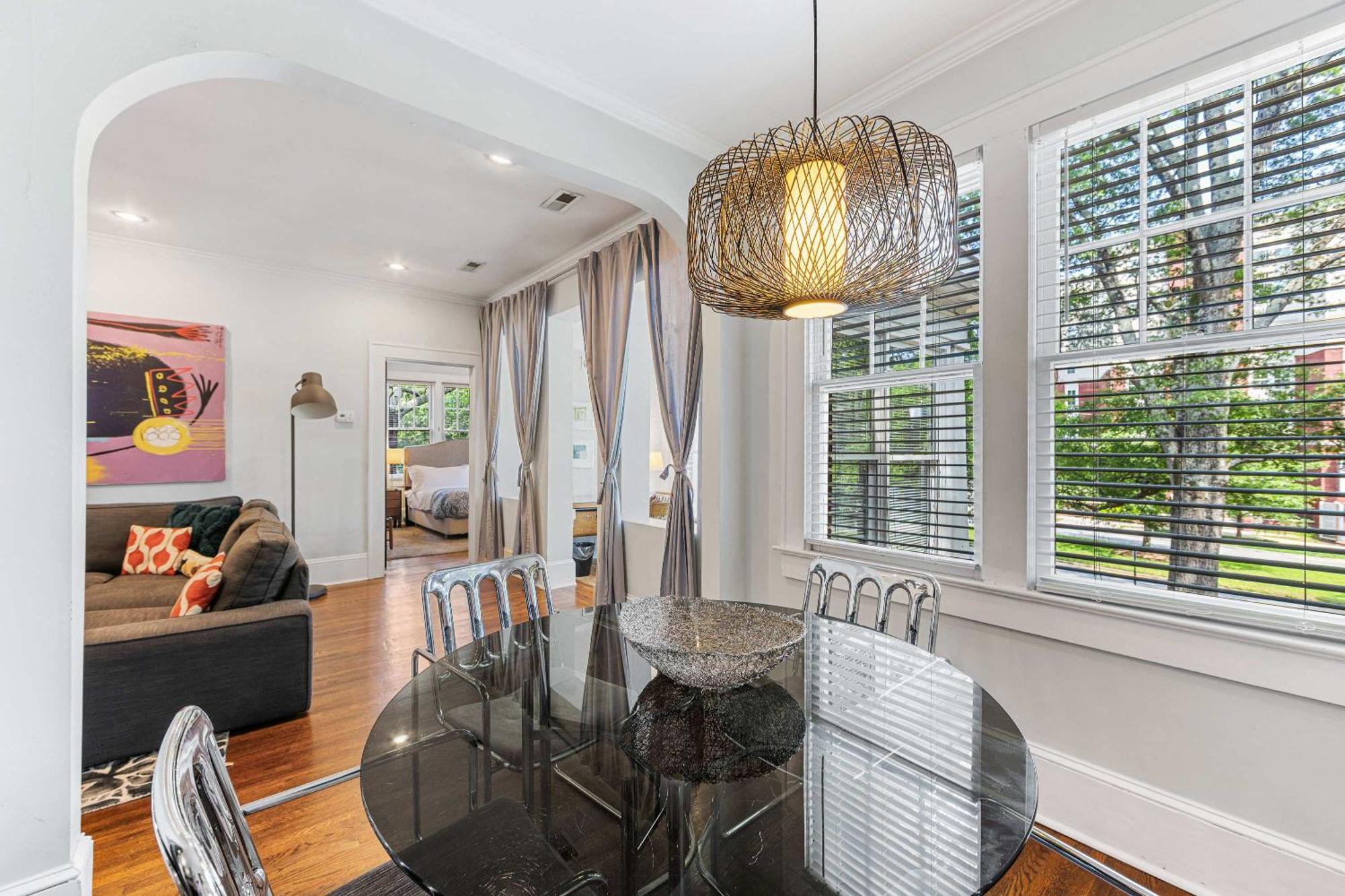 Light Filled 2 Bedroom In Myers Park With A Porch Holiday home *