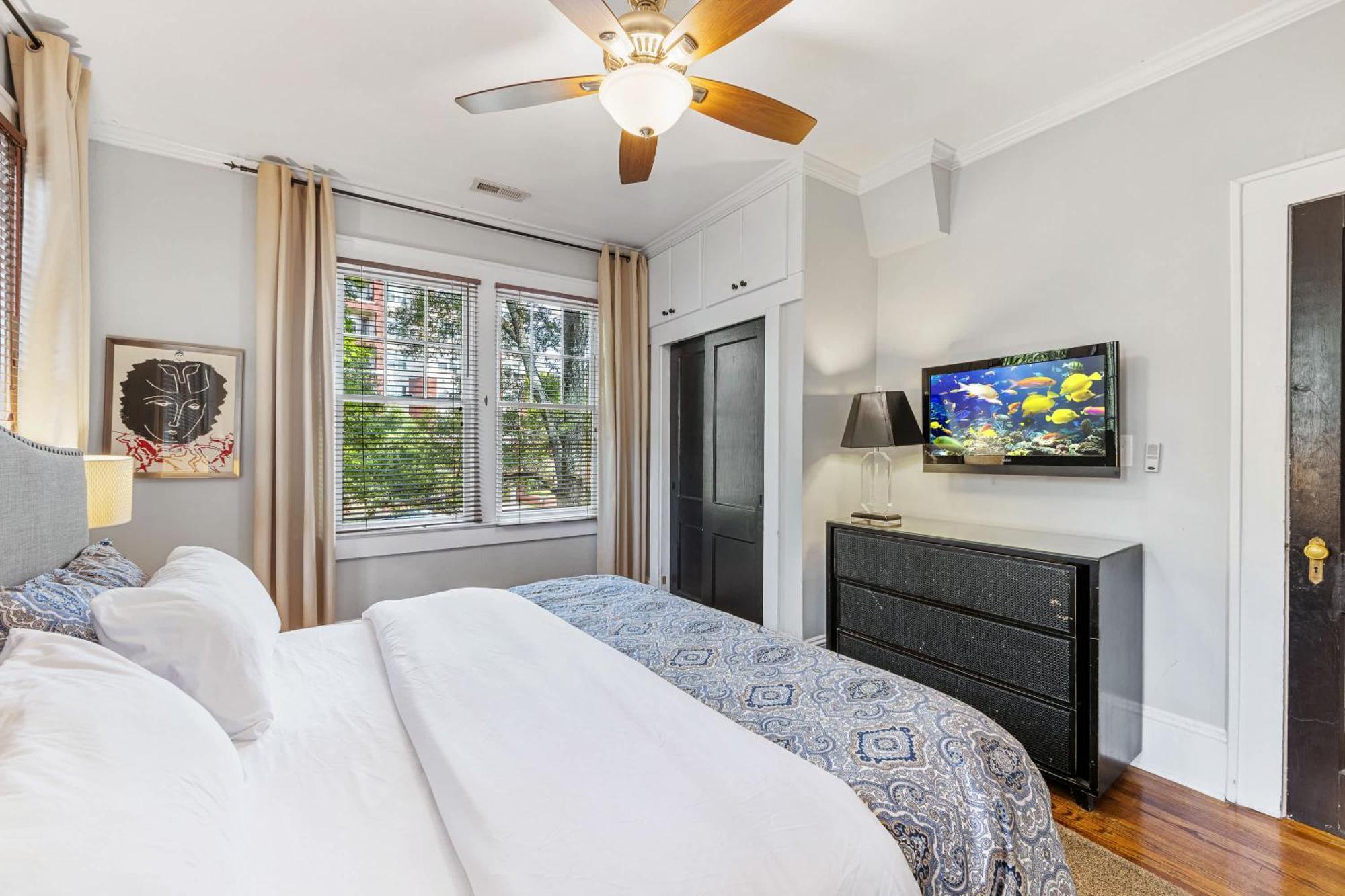 Light Filled 2 Bedroom In Myers Park With A Porch Holiday home Charlotte