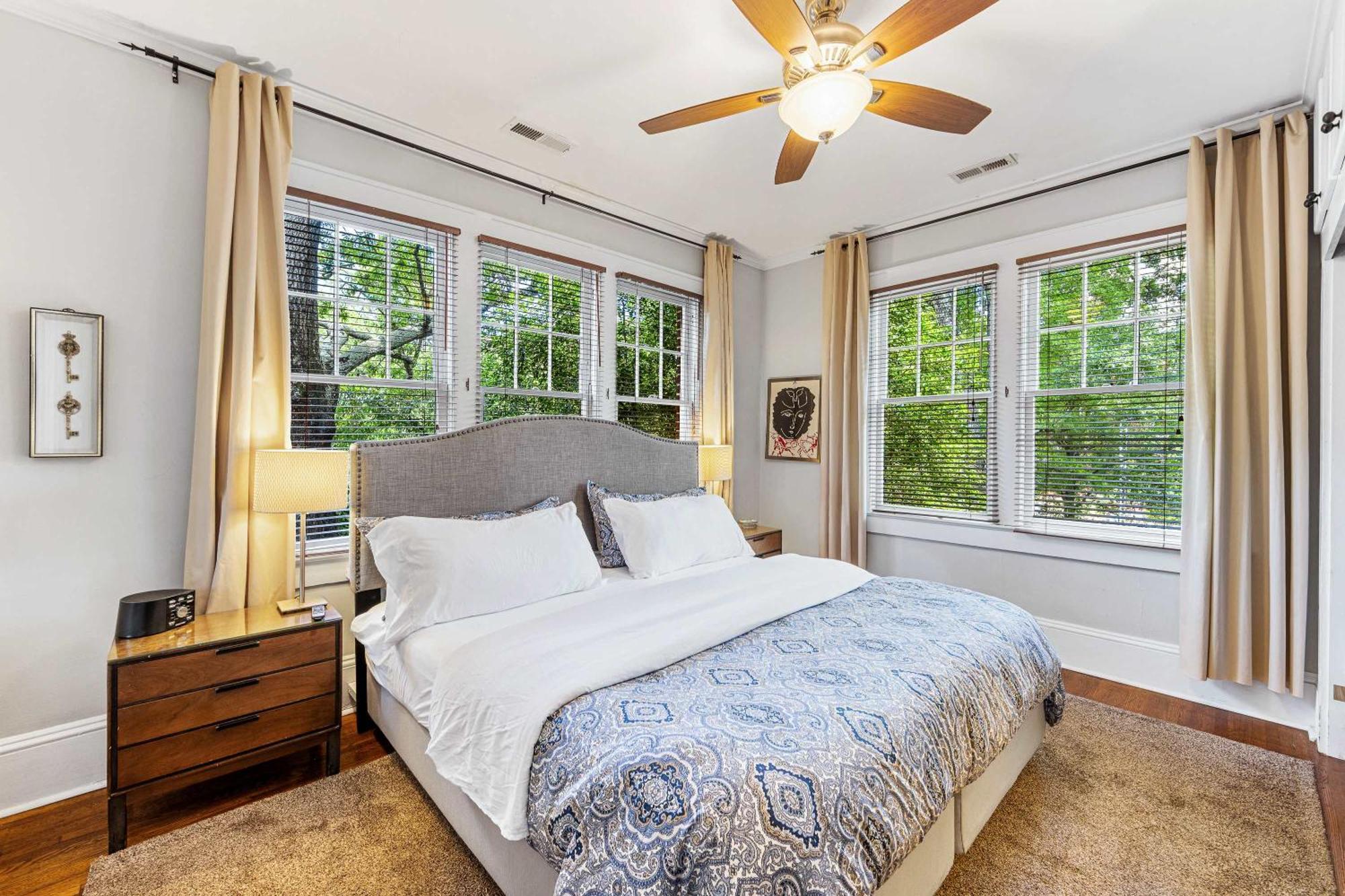 Holiday home Light Filled 2 Bedroom In Myers Park With A Porch Charlotte